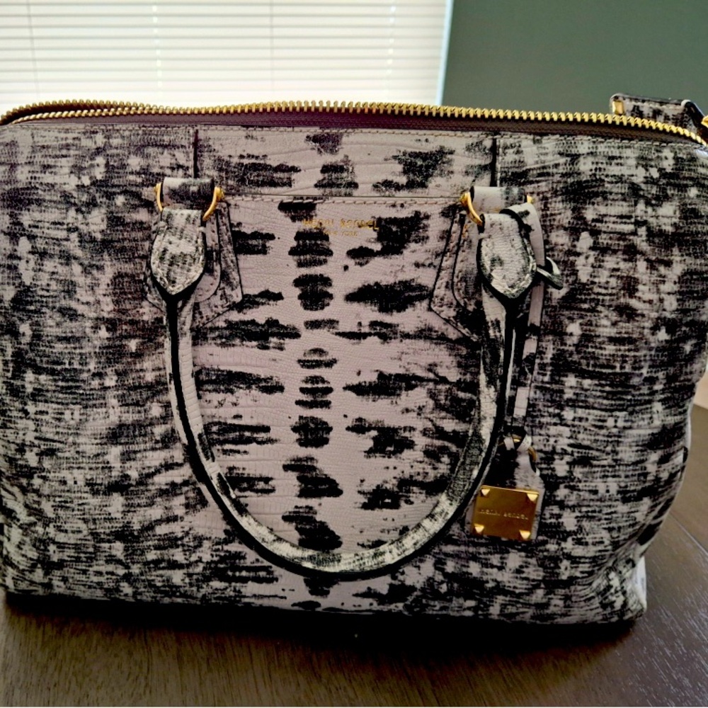 Henri Bendel Snake skin tote. In excellent condition hardly worn. Gold hardware